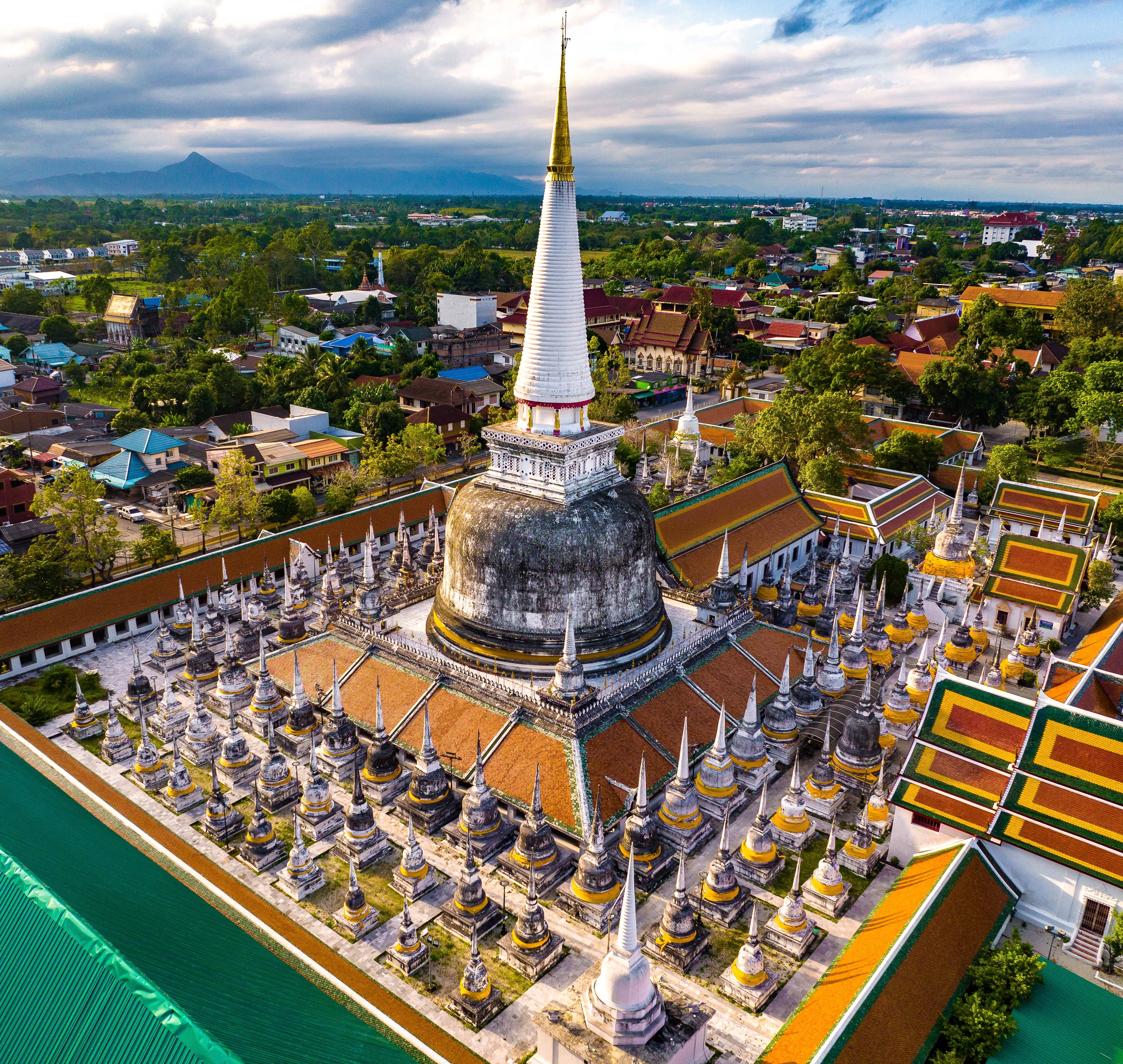 วัดพระมหาธาตุวรมหาวิหาร · 2