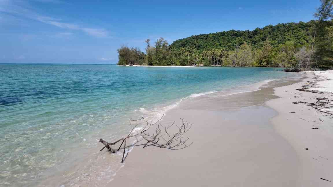 หาดบานชื่น (หาดมะโร)